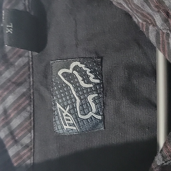 🛑259.  Men Fox shirt button up size xl - Picture 2 of 8